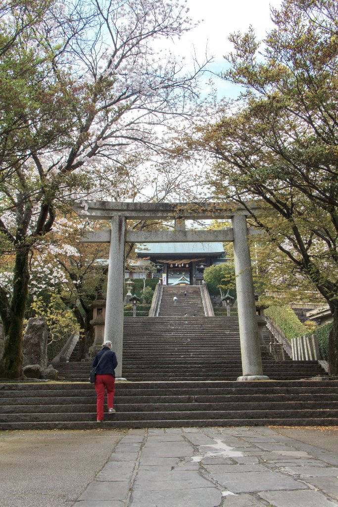 21-Stairs to Suwa-jinja.jpg
